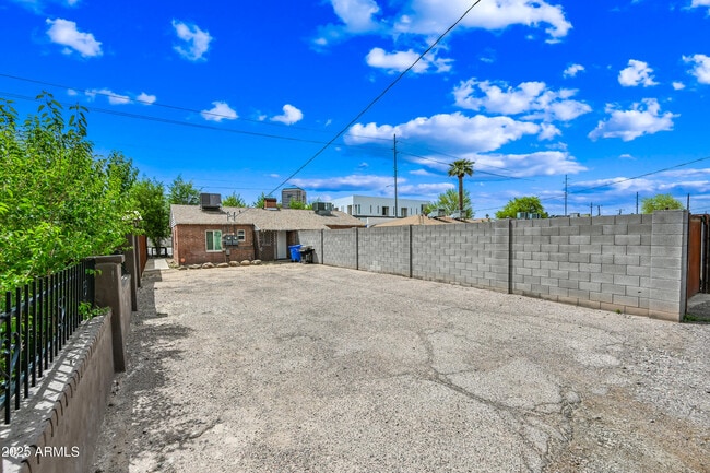 Building Photo - 2709 N 7th St