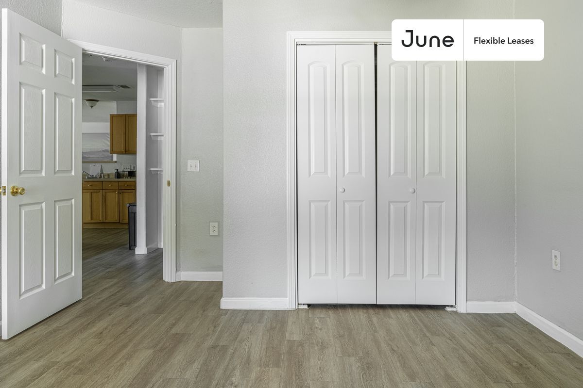 Building Photo - 5105 Spruce Cove