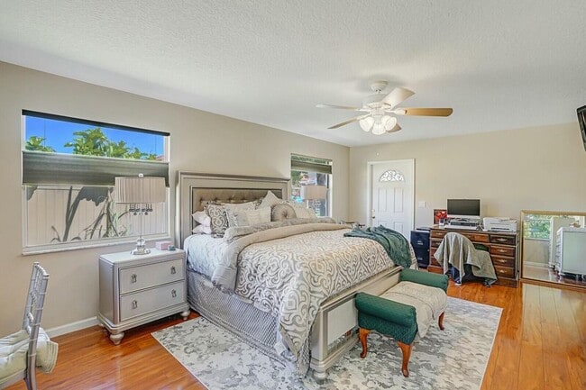 Building Photo - 1030 Sweet Briar Pl