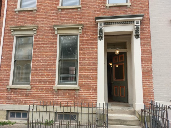 Primary Photo - 1351 Broadway St