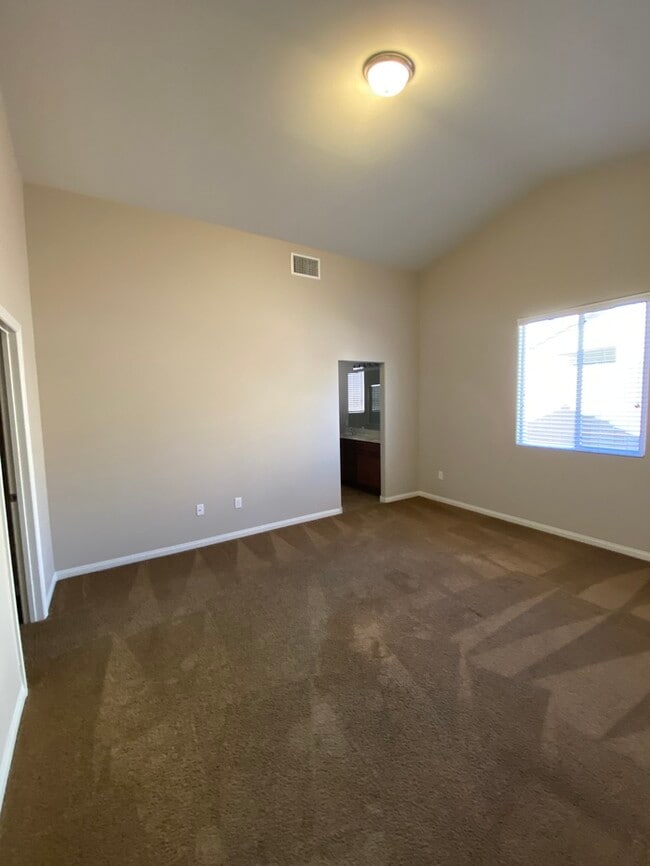 Building Photo - Spacious 4-Bed, 3-Bath Home in Southwest Las Vegas!