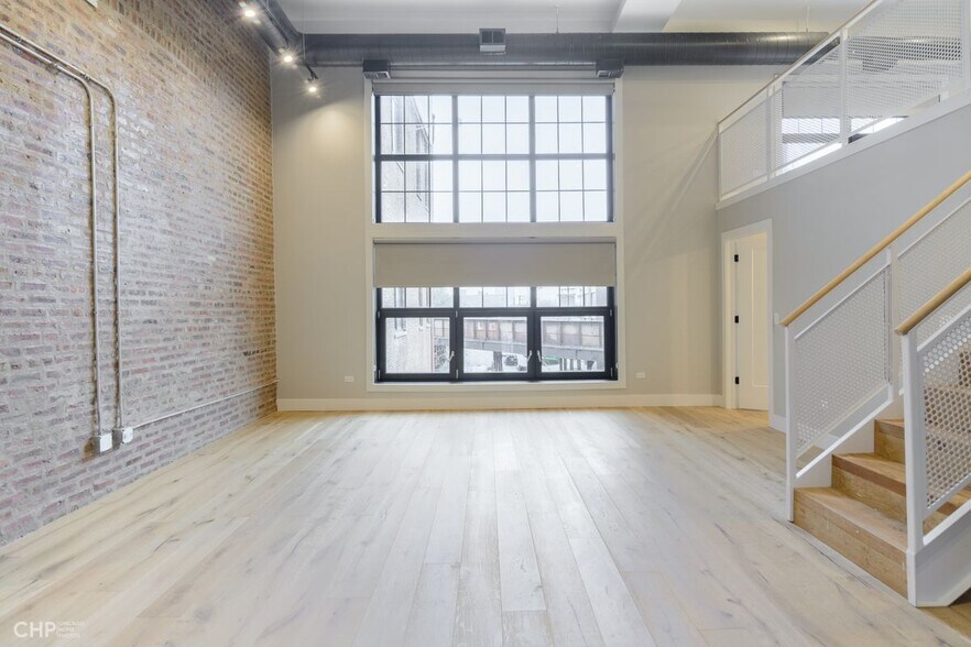 Building Photo - 729 N Sangamon St