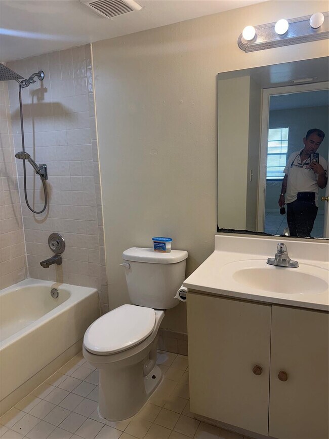 Building Photo - 3512 NW 114th Ln