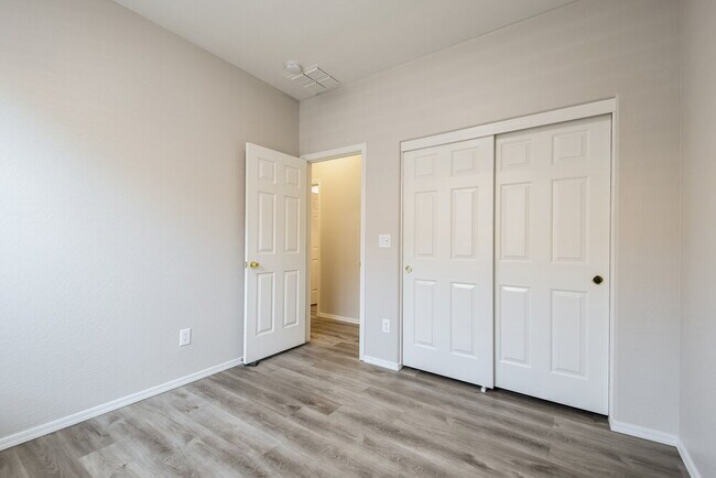 Building Photo - 1824 W Kuralt Dr