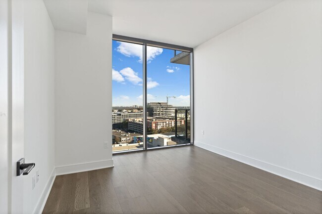 Building Photo - 2 Bed 2 Bath Apartment in West Midtown!