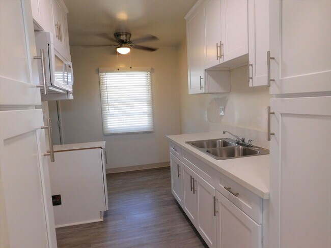 Building Photo - 5637 Strohm Ave