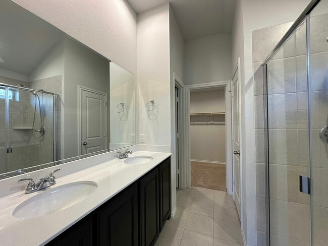 Building Photo - 3404 Tahiti