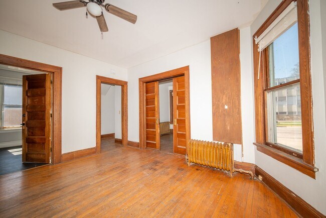 Building Photo - 405-407 W Main St - Duplex