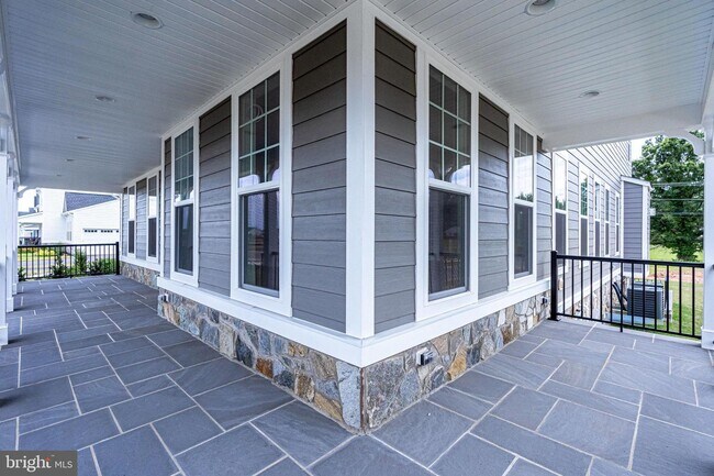 Building Photo - 112 Idyllic Pl SE