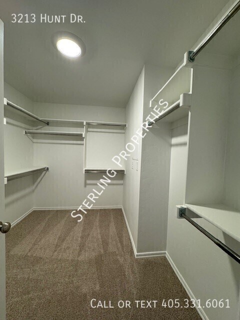 Building Photo - 3213 Hunt Dr