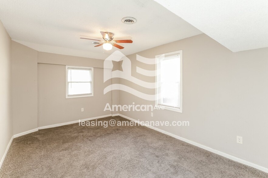 Building Photo - 7937 Park Ave