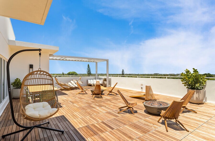 Building Photo - 321 Princeton Dr