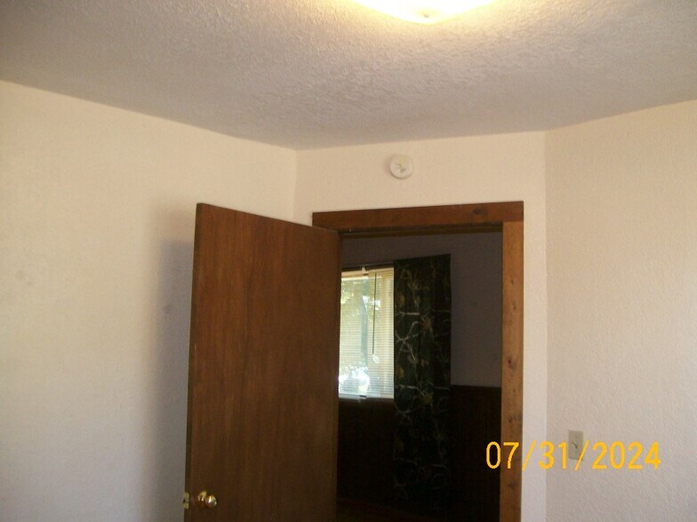 Building Photo - 528 N M St