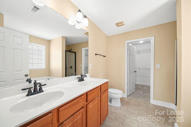 Building Photo - 6223 Woodland Commons Dr