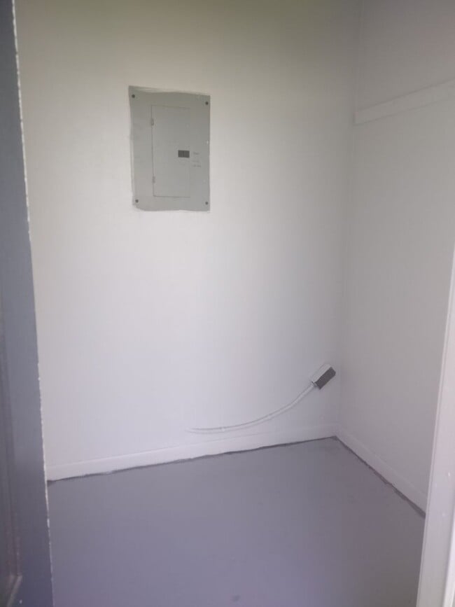 Building Photo - Adorable UPDATED 1 bedroom 1 Bath home with bonus Room