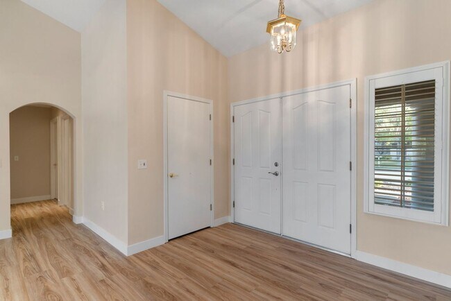 Building Photo - Gorgeous 2 Bed 2 Bath Single Story home in...