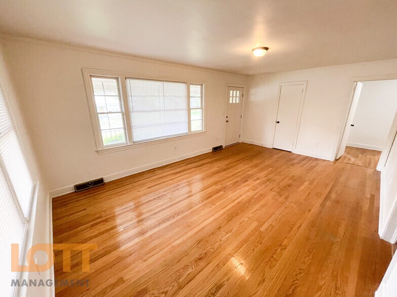 Building Photo - 3 Juanita Ct