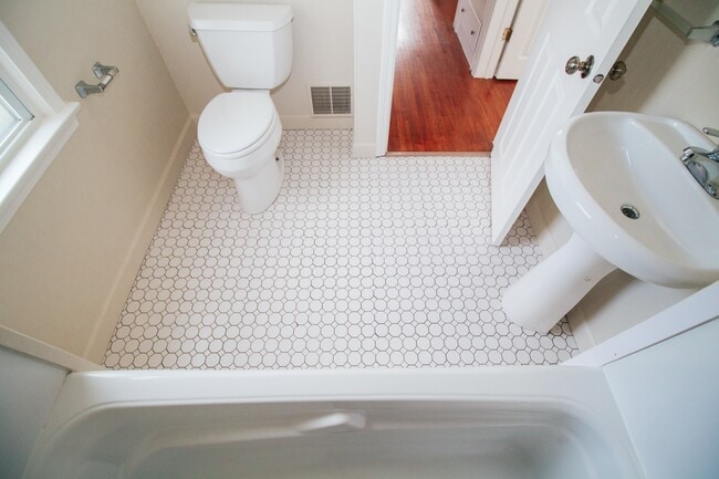 Building Photo - 4132 Berwick Ave