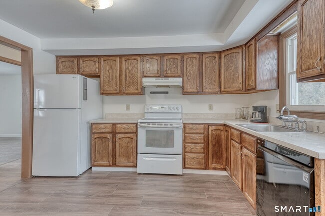 Building Photo - 5 Cutler Ln