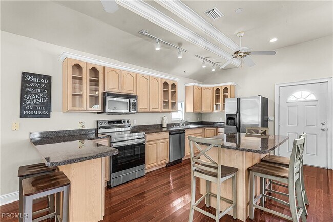 Building Photo - 135 Delmar Ave