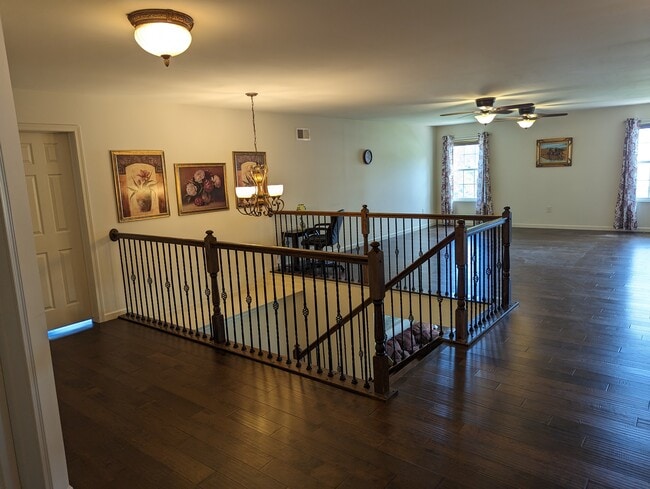 Building Photo - 5 Auction Dr