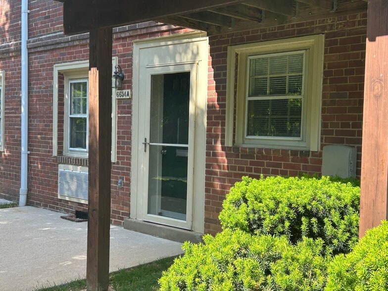 Building Photo - 6654 Hillandale Rd