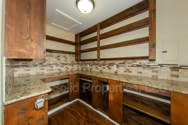 Building Photo - 1622 Oxford Dr