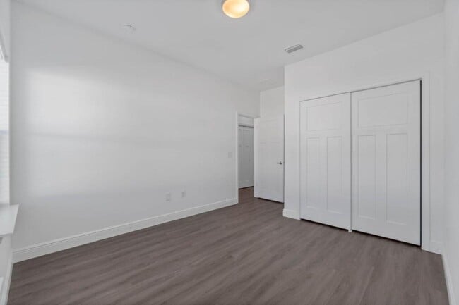 Building Photo - 529 Hill Ln