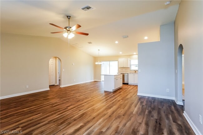 Building Photo - 617 SE 27th St