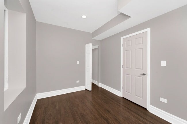 Building Photo - 2118 S 59th Ave