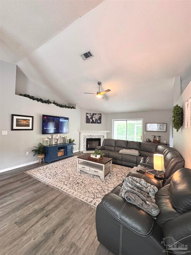 Building Photo - 2404 Houston Cir