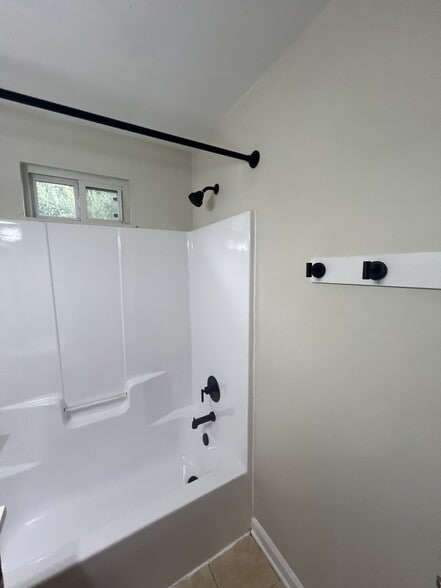 up bath - 16 Reid St