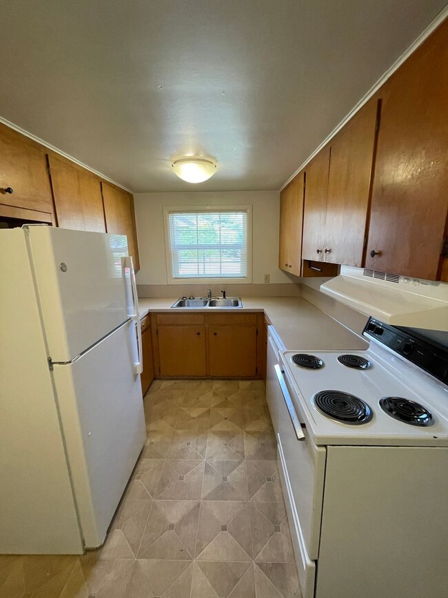 Building Photo - Fantastic SE Salem location!