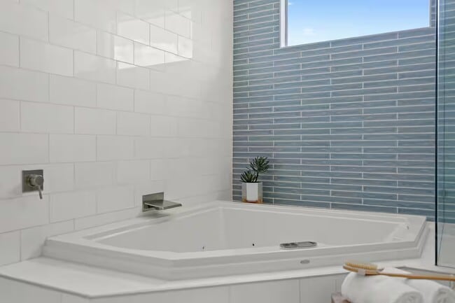 Building Photo - 2109 Barton Hills Dr