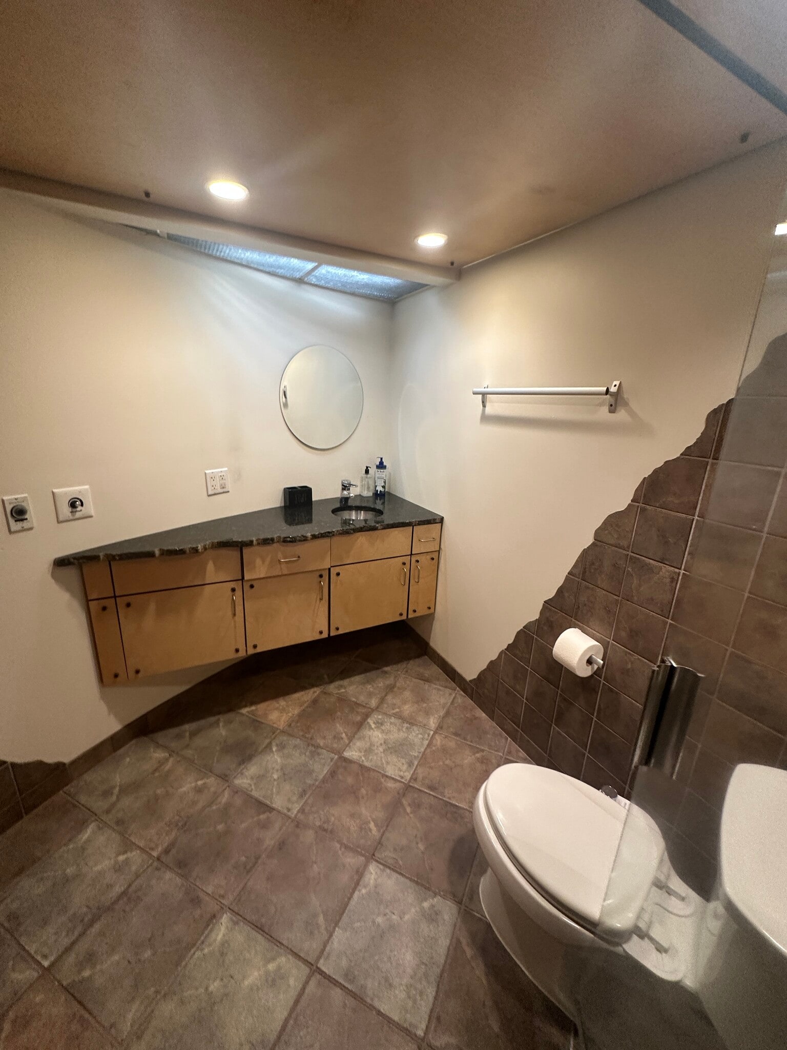 Building Photo - 909 S Midvale Blvd