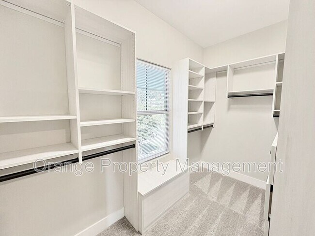 Building Photo - 211 Crooked Cedar Way