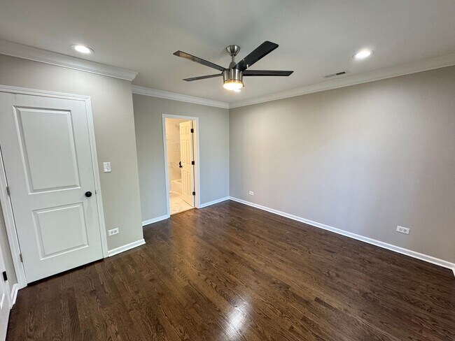 Building Photo - 5438 S Indiana Ave