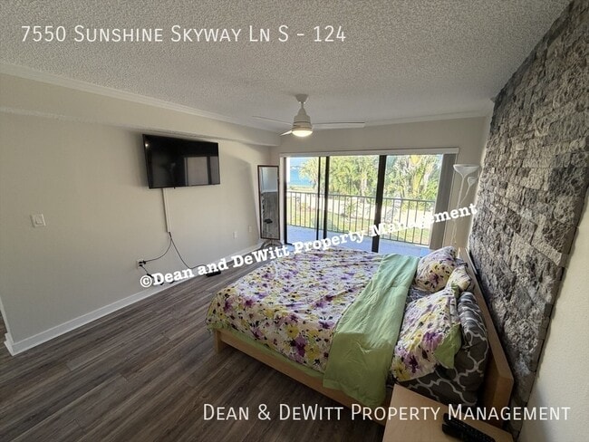 Building Photo - 7550 Sunshine Skyway Ln S