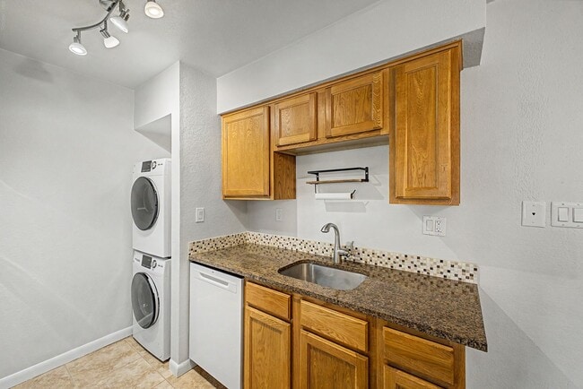 Building Photo - 5995 N 78th St