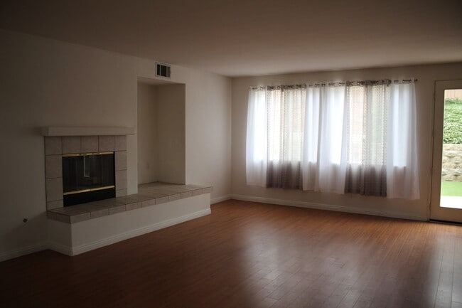 Building Photo - Spacious 5-Bedroom Home in Sought-After Vi...