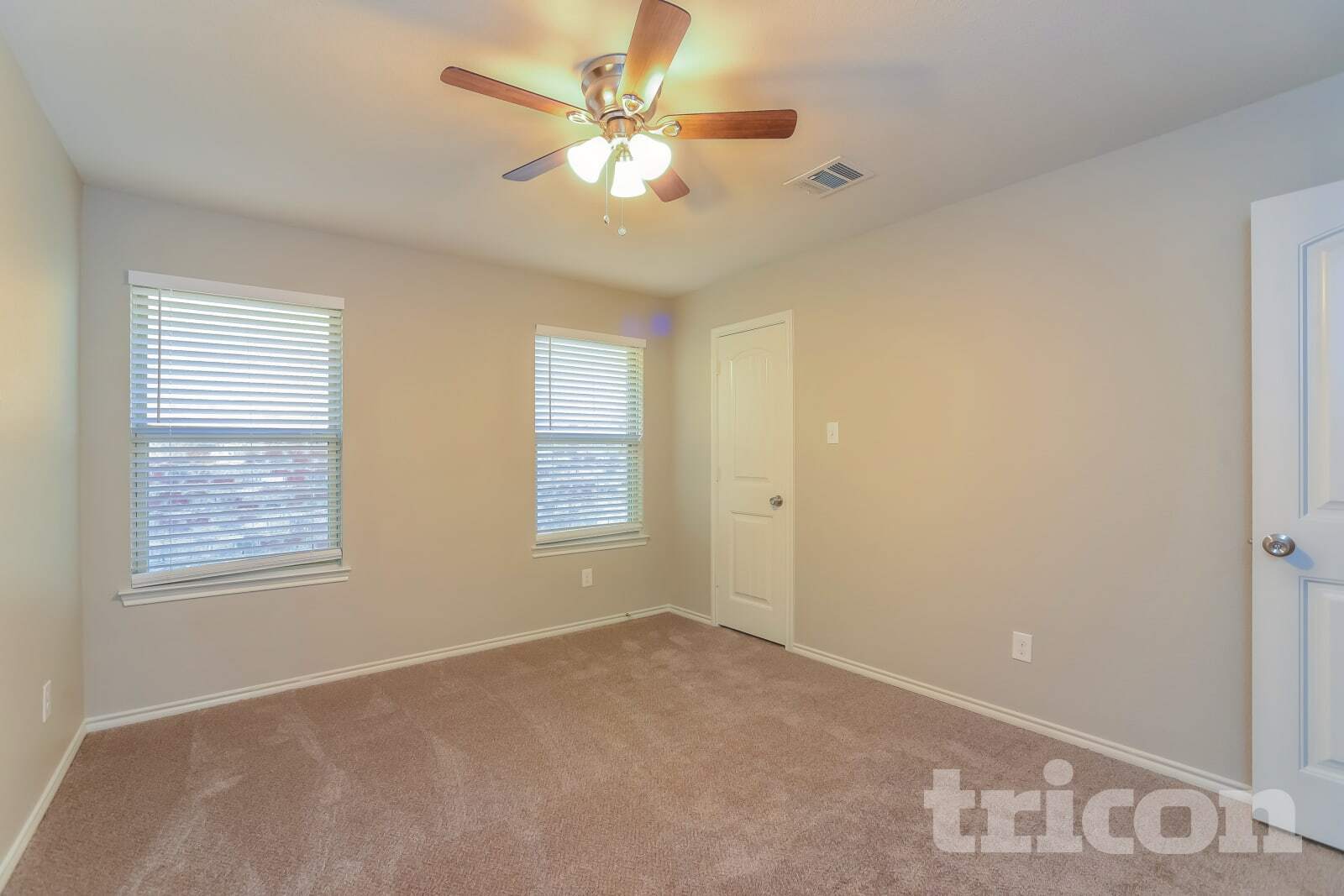 Building Photo - 2511 Glen Hollow Dr
