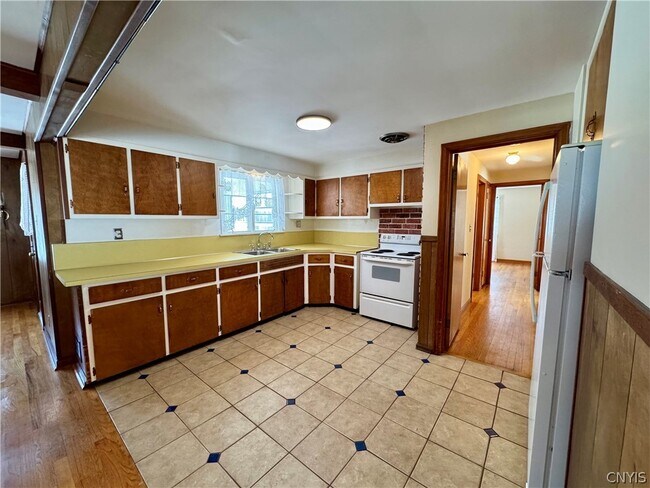 Building Photo - 5291 Abbe Dr