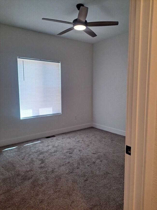 Building Photo - ALL PROSPECTIVE TENANTS MUST SUBMIT A $58 NON-REFUNDABLE APPLICATION FEE PER APPLICANT ONLINE AND...