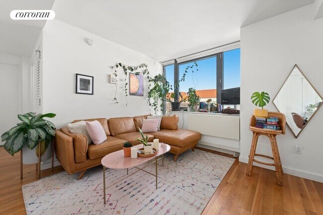 Building Photo - 247 N 7th St