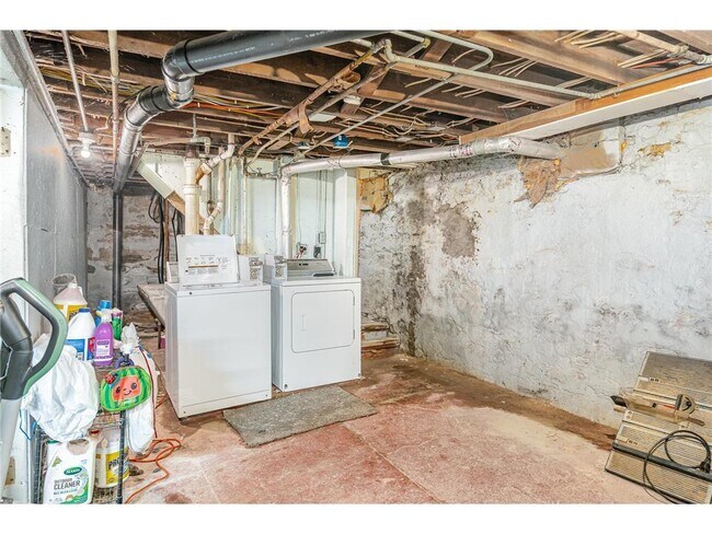 Building Photo - 778 Winslow Ave