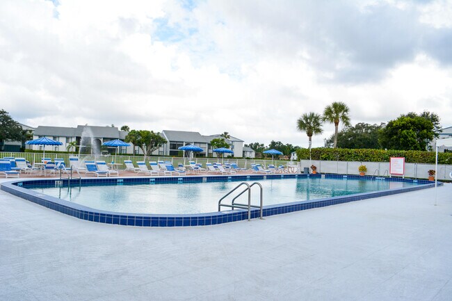 Building Photo - 1002 Green Pine Blvd
