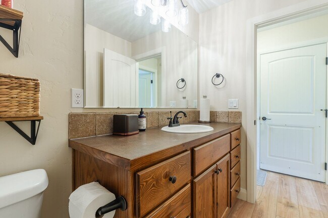 Building Photo - Beautiful Home in the Heart of Eagle