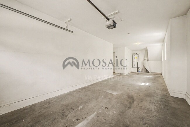 Building Photo - 1384 S Sabino Dr