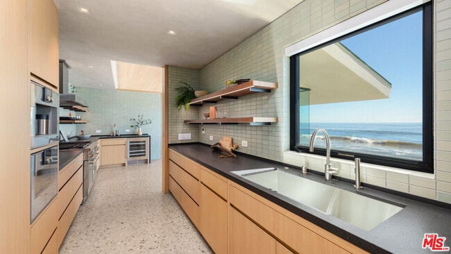 Building Photo - 31388 Broad Beach Rd