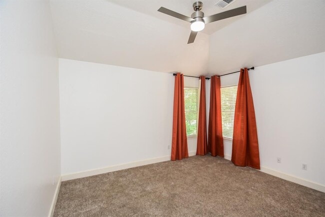 Building Photo - 138 Willowwood Cir